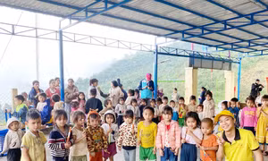 9Pay trao tặng công trình sân chơi, xuồng, máy đuôi tôm tại Đà Nẵng và Đắk Lắk