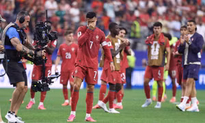 Rooney: ‘Ronaldo không nhận được sự hỗ trợ từ đồng đội như Messi ở Argentina’