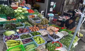 Rau gia vị tăng giá không ngờ, nguồn cung củ quả dồi dào 