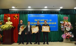 Hải đội 1 - Cục Điều tra chống buôn lậu nhận Huân chương Chiến công hạng Nhì