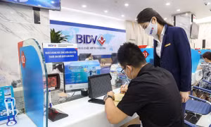 Hỗ trợ tháo gỡ khó khăn cho khách hàng vay phục vụ nhu cầu đời sống, tiêu dùng