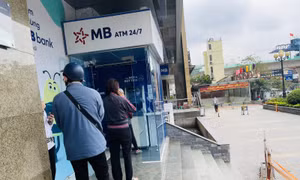 Thích ứng ‘không tiền mặt’, giao dịch rút tiền mặt qua ATM giảm 