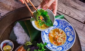 Giảm đồ ăn ‘đắt đỏ’, người dân tập trung đặt hàng Tết là thức ăn thiết yếu 