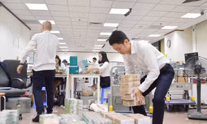 Lượng giao dịch rút tiền qua ATM cận Tết tăng gấp 3 lần