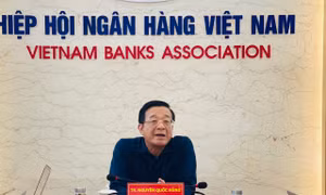 Không siết nhưng cẩn trọng với tín dụng bất động sản