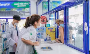 Giãn cách xã hội, nhân viên đi giao thuốc có bị xử phạt? 