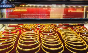  Giá vàng SJC vượt xa mốc 61 triệu đồng/lượng