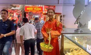 Cận ngày vía Thần tài: Cơ sở lớn ‘hút' khách, độ vênh giá vàng vẫn cao 
