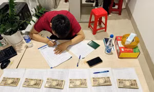 Lật tẩy thủ đoạn vận chuyển ngoại tệ qua đường hàng không 