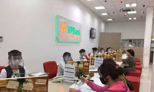 Vì sao các ngân hàng đồng loạt bán công ty tài chính cho đối tác ngoại?