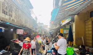 Giá hoa quả, thực phẩm phục vụ cúng rằm tháng 7 không biến động nhiều 