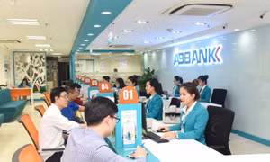 ABBANK miễn phí khẩu trang cho khách hàng tới giao dịch