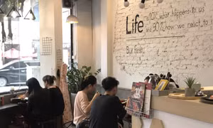 Quán ăn dần ‘hồi sinh’ sau những ngày mở cửa phục vụ tại chỗ