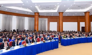 Thu ngân sách tăng 4,5% dự toán nhưng giảm so với cùng kỳ năm ngoái