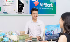 Gửi tiền tại VPBank, khách hàng trúng thưởng sổ tiết kiệm gần 300 triệu đồng