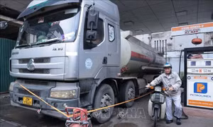 Đề xuất giảm thuế nhập xăng dầu về 0% do chiến sự ở Trung Đông căng thẳng
