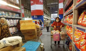 Các siêu thị tăng lượng hàng dự trữ lên mức cao nhất để phục vụ người dân Thủ đô