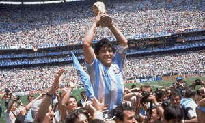 Người dùng mạng xã hội bày tỏ sự tiếc thương huyền thoại Diego Maradona