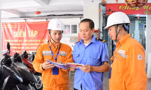 EVNHANOI tuyên truyền kỹ năng phòng cháy chữa cháy đến người dân