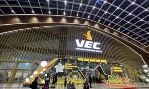 Ban Tổ chức Hội chợ Mùa Thu quyên góp được gần 180 triệu đồng ủng hộ đồng bào vùng lũ
