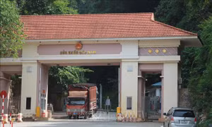 Lượng xe thông quan qua cửa khẩu Cốc Nam rất thấp