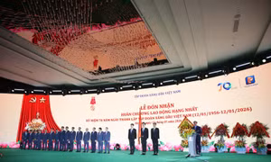 Tập đoàn Xăng dầu Việt Nam đón nhận Huân chương Lao động hạng Nhất
