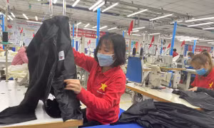 Doanh nghiệp chế biến gỗ, dệt may, da giầy cắt giảm lao động nhiều nhất