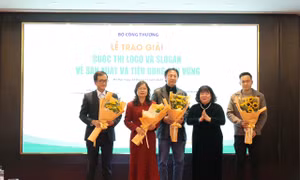 Trao giải cuộc thi sáng tạo logo và slogan về sản xuất - tiêu dùng bền vững