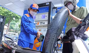 Xăng giảm giá lần thứ 2 liên tiếp, về gần mốc 22.000 đồng/lít