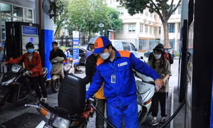 Thủ tướng yêu cầu tập trung các giải pháp bảo đảm cung ứng đủ xăng dầu