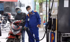 Xăng tăng lần thứ 2 liên tiếp, mỗi lít xăng tăng gần 1.300 đồng