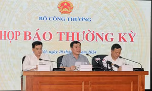 Doanh nghiệp xăng dầu sẽ được tự quyết định giá bán lẻ nhưng không được vượt trần