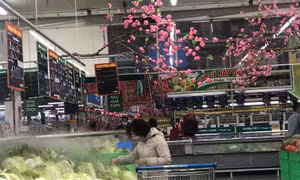 Hàng hoá ngập siêu thị, không lo thiếu khẩu trang, nước sát khuẩn