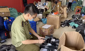 Hàng nghìn mỹ phẩm không hóa đơn chứng từ, giả mạo nhãn hiệu bị thu giữ tại Hà Nội