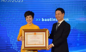 Tưng bừng lễ kỷ niệm 40 năm Ngày báo Tin tức xuất bản số đầu tiên và đón nhận Huân chương Lao động hạng Nhất