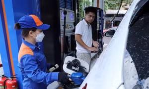  Xăng tăng giá từ chiều 7/11 