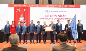 Vinatex đón nhận Huân chương Lao động hạng Ba