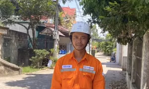 Xúc động nghĩa cử cao đẹp cứu người bị tai nạn giao thông của người thợ điện Thủ đô