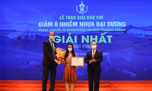 Trao giải báo chí 'Giảm ô nhiễm nhựa đại dương' năm 2021