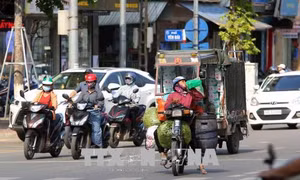 Nắng nóng trên 38 độ C tiếp diễn ở Bắc Bộ và Trung Bộ