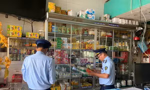 Xử phạt 1 hộ kinh doanh buôn bán thực phẩm giả về giá trị sử dụng, công dụng
