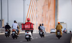 Nắng nóng, giao mùa thúc đẩy nhu cầu gửi hàng cá nhân tiện lợi