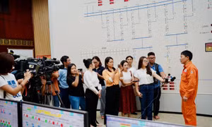 Báo chí là ‘cầu nối’ thông tin quan trọng, hiệu quả giữa Chính phủ, Quốc hội và người dân
