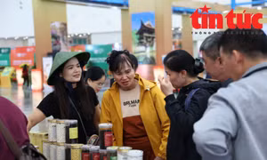 Ngày cuối Hội chợ Mùa Thu 2025 vẫn đông kín khách tham quan 