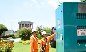 Thợ điện Thủ đô trực chiến đảm bảo nguồn điện cho các sự kiện chào mừng Đại lễ A80