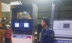 Xử lý 1 cơ sở kinh doanh xăng dầu niêm yết giá không đúng quy định