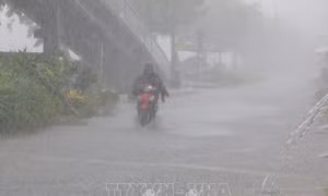 Khu vực Nam Bộ mưa dai dẳng, cảnh giác với dông, gió mạnh