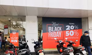 Ngày 'Black Friday' ồ ạt khuyến mại, nhưng vắng người mua