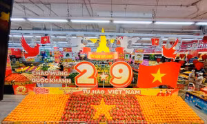 Người tiêu dùng hào hứng tham gia Lễ hội Đặc sản Việt 