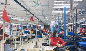 'Cuộc chiến' giành thị phần thời trang trong nước